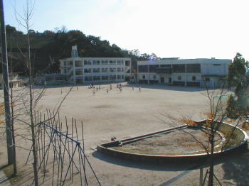 �O���E���h